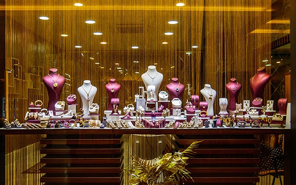 Những điều cần lưu ý về lắp đặt đèn led cho cửa hàng trang sức