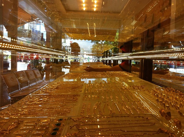 Những điều cần lưu ý về lắp đặt đèn led cho cửa hàng trang sức