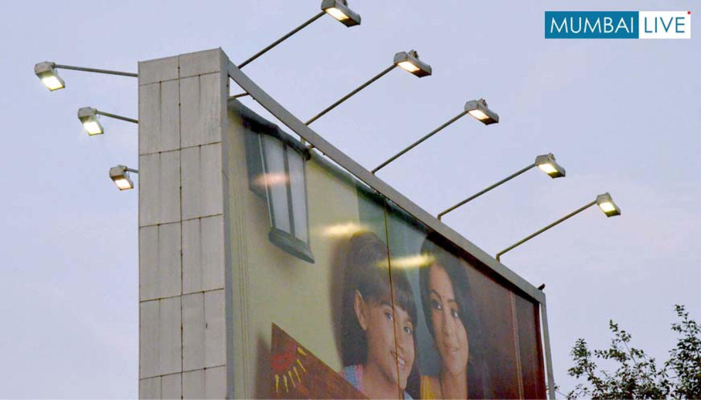 Tuyệt chiêu thiết kế biển quảng cáo ngoài trời với đèn pha LED