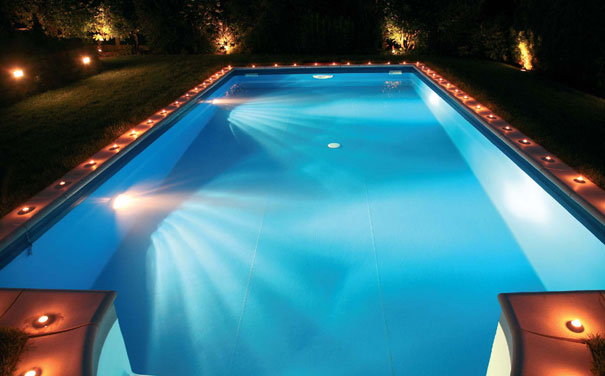 Phụ kiện chiếu sáng bể bơi - Các loại đèn trang trí hồ bơi thêm lung linh