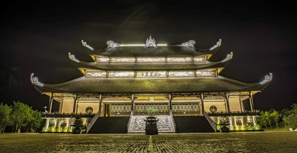 Ngôi chùa Bái Đính nguy nga tráng lệ trong ánh osram
