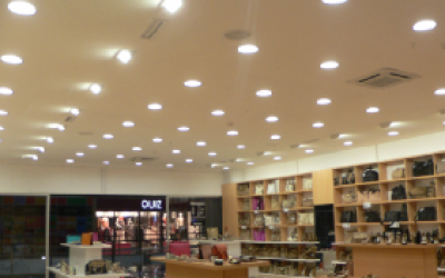 Hai loại đèn led không thể thiếu trong shop thời trang