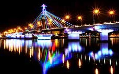 Ngắm nhìn những cây cầu huyền ảo với ánh pha led đổi màu
